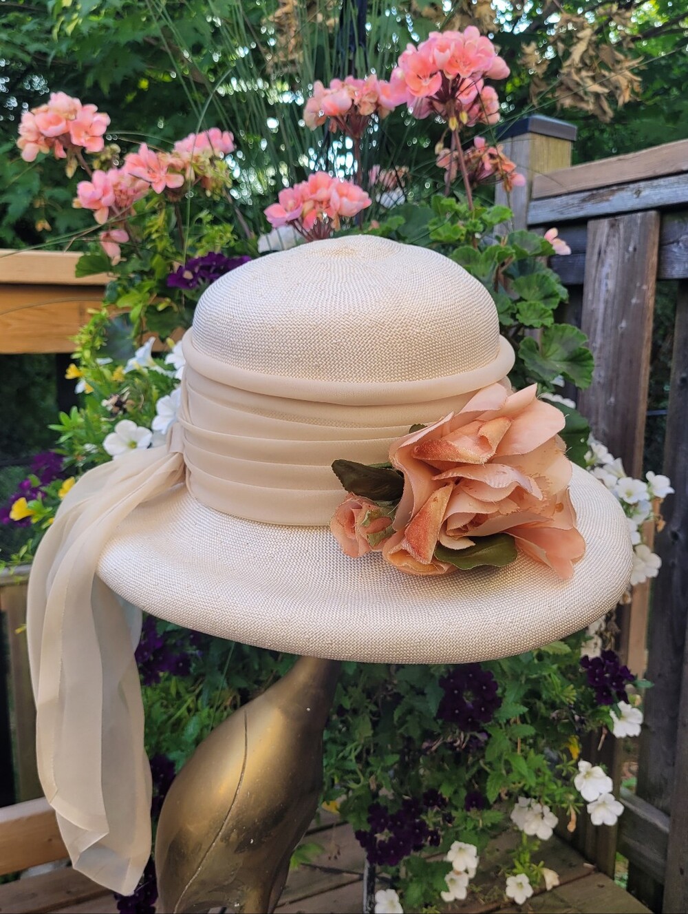 Vintage Mid-Century Canada Union Label Champagne Cloche Straw Dress Hat